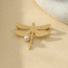 Broche Dorée Libellule Texture Pointes Ornée de Perle - 1