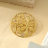Broche Dorée Triple Fleurs Ornées de Strass Avec Cadre Rond
