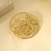 Broche Dorée Triple Fleurs Ornées de Strass Avec Cadre Rond - 2