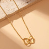 Collier doré à maillons fins reliés par des cœurs entrelacés - 1
