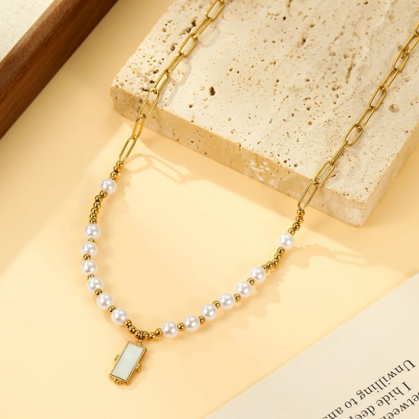 Collier Chaîne Dorée Perles Blanches et Pendentif Nacré - 1