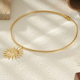 Collier Chaîne Maille Dorée Avec Pendentif Soleil - 1