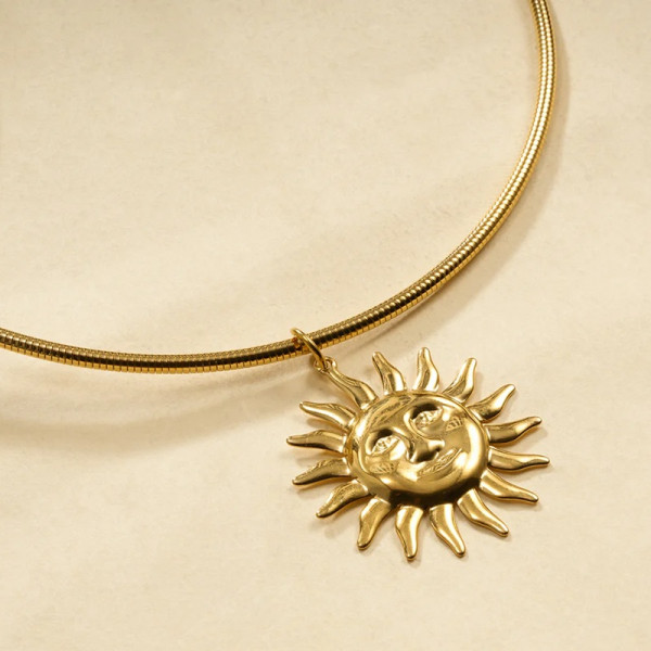 Collier Chaîne Maille Dorée Avec Pendentif Soleil - 2
