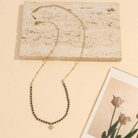 Collier Doré Chaîne de Pierres Noires Onyx Avec Pendentif Etoile de Strass - 1