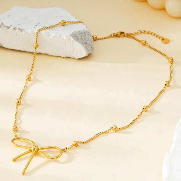 Collier Doré Chaîne Ornée de Boules Dorées Avec Grand Papillon - 1