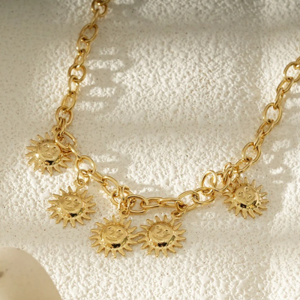 Collier Doré Chaîne Maillons Avec Multi Pendantes Soleils - 1