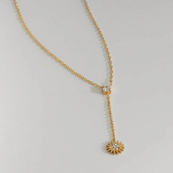 Collier Chaîne Dorée Pendentif Soleil Strass en Y - 2