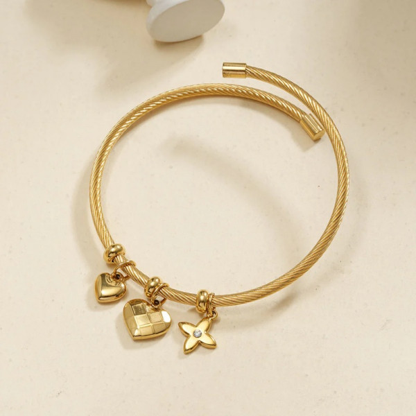 Bracelet manchette avec 3 pendentifs - 1