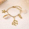 Bracelet chaîne dorée charms hippocampe corail coquillage