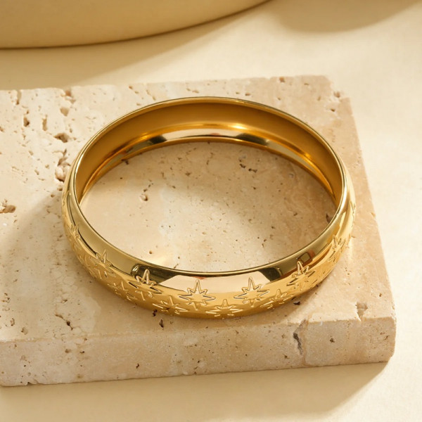 Bracelet jonc doré avec gravure motif étoilé - 2