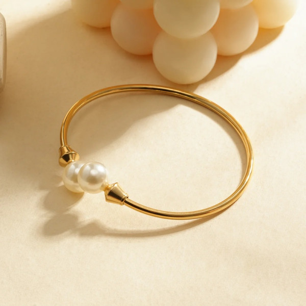 Bracelet manchette doré ajustable avec détails perlés - 2
