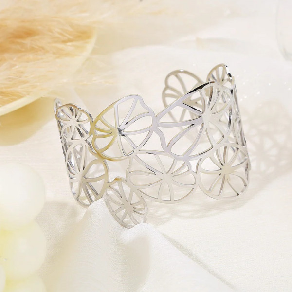 Bracelet manchette argenté style nénuphars ajourés - 1