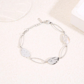 Bracelet Argenté Maillons Ovales et Médaillons Gravés Motif Feuille - 1