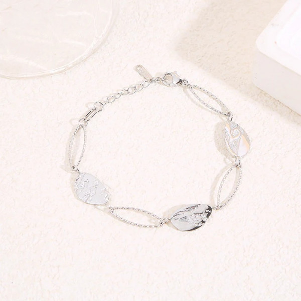 Bracelet Argenté Maillons Ovales et Médaillons Gravés Motif Feuille - 1