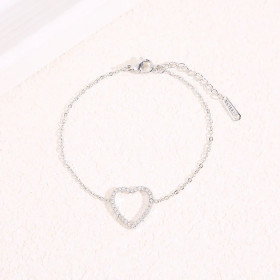 Bracelet Chaîne Fine Argentée avec Cœur Strassé - 1