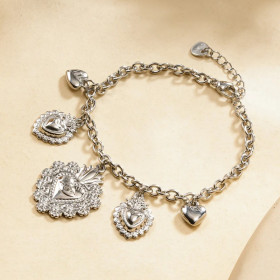 Bracelet chaîne argentée à charms cœurs bombés et ex-voto ciselés - 1