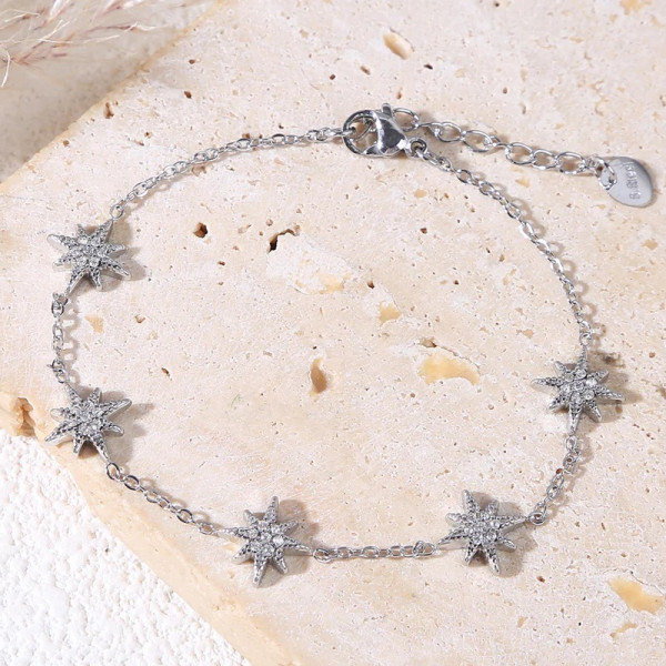 Bracelet argenté chaîne fine avec pampilles étoile 8 branches strassés - 1