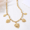 Collier doré avec breloques cœurs ex-voto