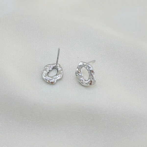 Boucles d'Oreilles Argentées Puces Petits Anneaux Irréguliers Plats Martelés - 2