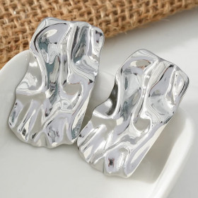Boucles d'Oreilles Argentées Plaques Rectangles Plissées Brillantes - 1