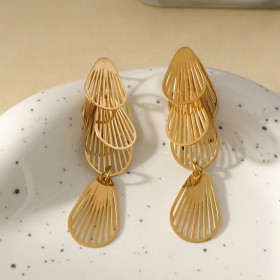 Boucles d'Oreilles Dorées Pendantes Gouttes Ajourées - 1