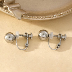 Boucles d'Oreilles à Clips Argentées Sphères Élégantes - 1
