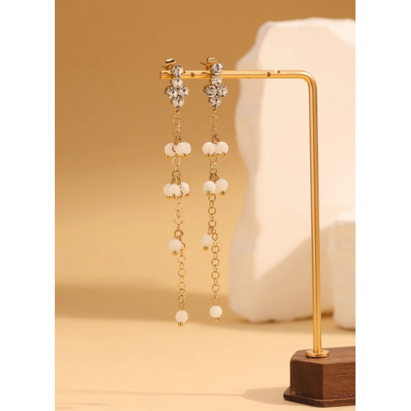 Boucles d'Oreilles Pendantes Dorées Avec Strass, Chaînes Fines et Perles Naturelles - 2