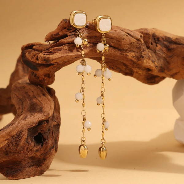 Boucles d'Oreilles Pendantes Dorées Avec Cabochon Blanc, Cristaux Et Fleur Tulipe - 1