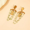 Boucles d'Oreilles Pendantes Dorées Martelées Et Perles Vertes