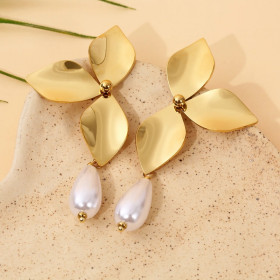 Boucles d'Oreilles Pendantes Dorées Demi Fleur Et Perle Goutte - 1