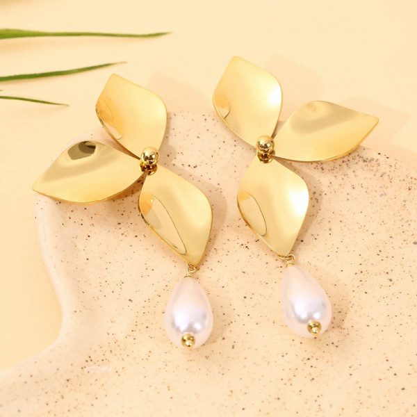 Boucles d'Oreilles Pendantes Dorées Demi Fleur Et Perle Goutte - 2
