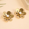 Boucles d'Oreilles Clous Dorées Fleur Brillante Et Perle Blanche Au Centre