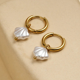Boucles d'Oreilles Créoles Dorées Perle De Coquillage - 1