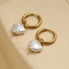 Boucles d'Oreilles Mini Créoles Dorées Perle De Coquillage