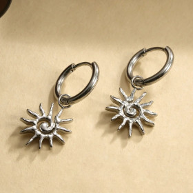 Boucles d'oreilles argentées mini créoles soleil spirale - 1