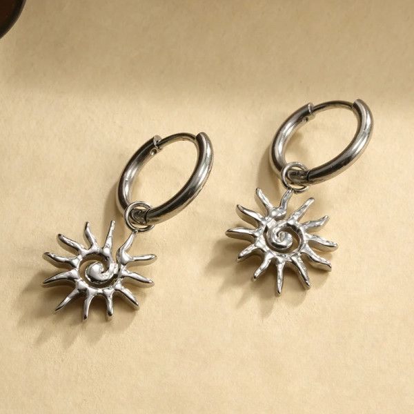 Boucles d'oreilles argentées mini créoles soleil spirale - 1