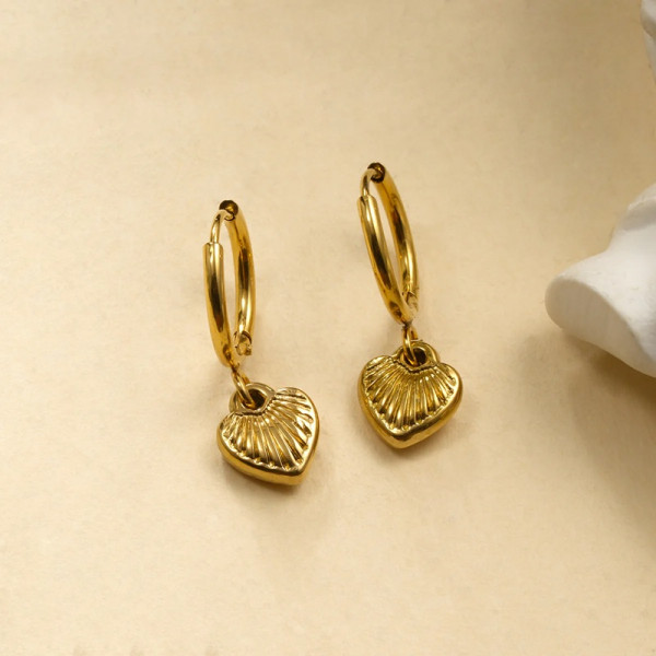 Boucles d'oreilles dorée mini créole cœur gravé - 2