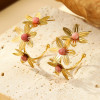 Boucles d'oreilles Créoles Dorées Triple Fleur Ajourée et Pierres Roses Fuchsia
