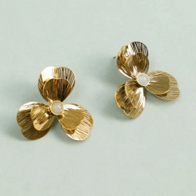 Boucles d'Oreilles Dorées Fleur Sculptée Au Centre Pierre - 1