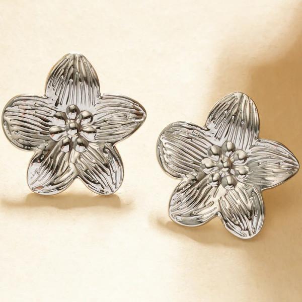 Boucles d'oreilles argentées fleur martelée - 1