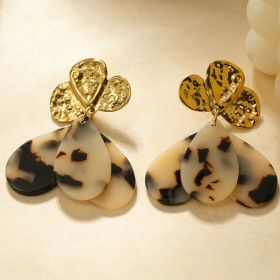 Boucles d'oreilles dorées pendantes 3 pétales de fleurs résine léopard - 1