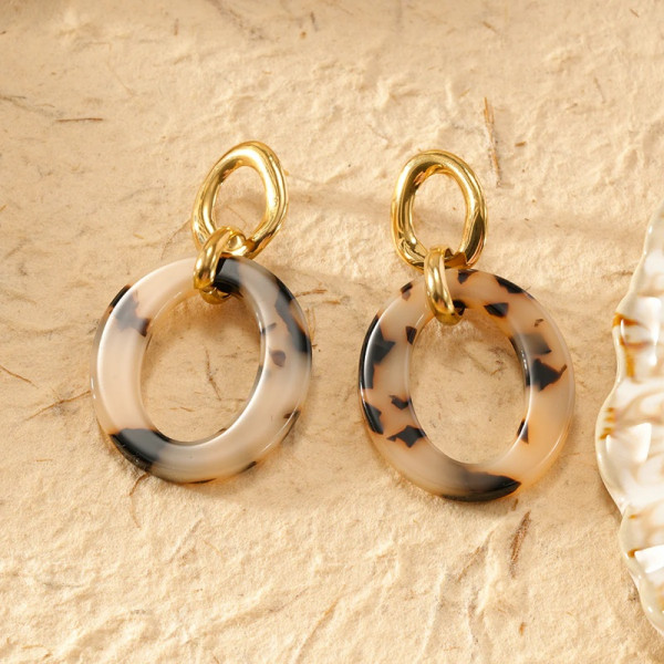 Boucles d'oreilles dorées pendantes ovale résine léopard - 1