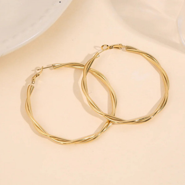 Boucles d'oreilles créoles dorées effet torsadé lisse - 1