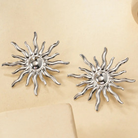 Boucles d’oreilles argentées en forme de soleil lumineux effet miroir - 1