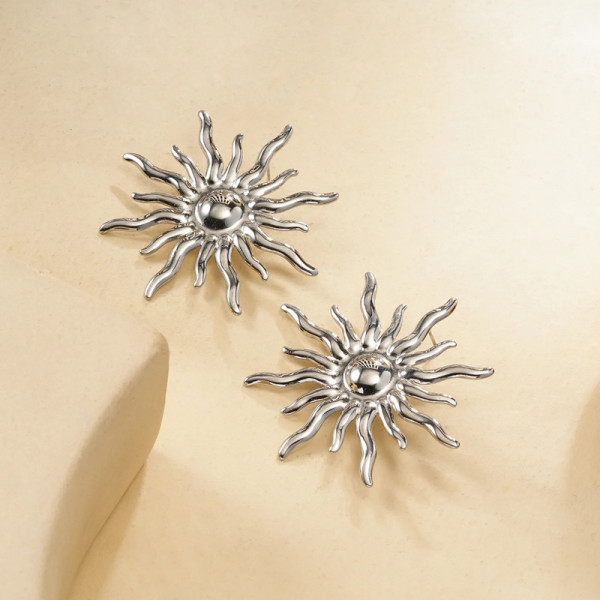 Boucles d’oreilles argentées en forme de soleil lumineux effet miroir - 2