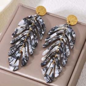 Boucles d'oreilles pendantes dorées feuilles articulées noir et blanc - 1