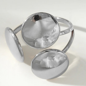 Bague Argentée Avec Trois Boutons Brillants - 1