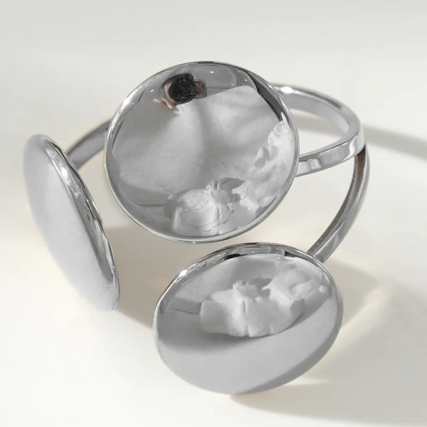 Bague Argentée Avec Trois Boutons Brillants - 1