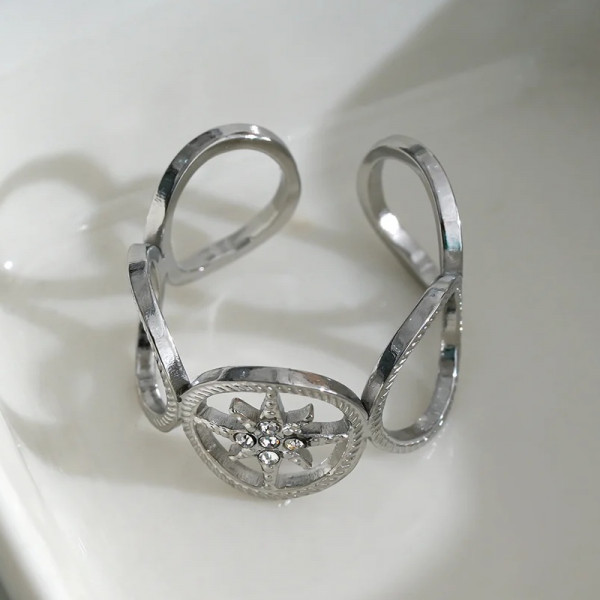 Bague Argentée Multi Cercle Avec Etoile Incrustée de Strass - 1