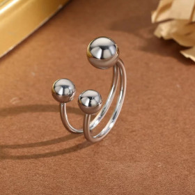Bague Argentée Ouverte Devant Triple Boules Sur Pointes - 1